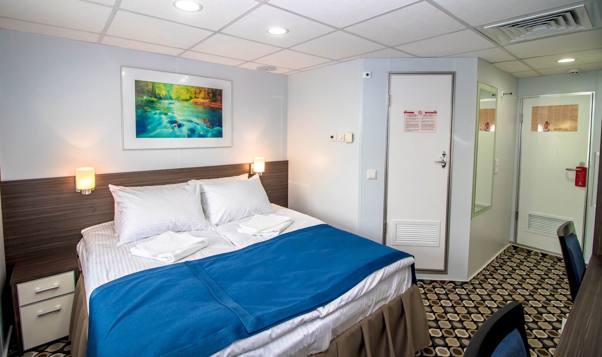 CroisiEurope MS Kronstadt Junior Suite 1.jpg